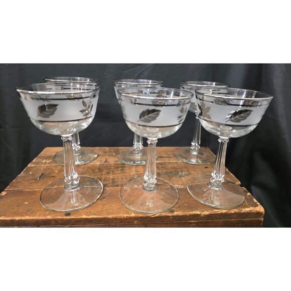 Set of 7 Vintage Libbey 5" Champagne Glasses Silver Foliage Design MCM - Picture 5 of 8